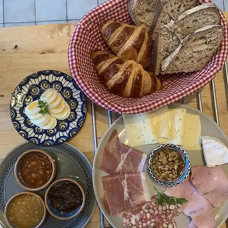 Rue Veillon Bed & Breakfast *