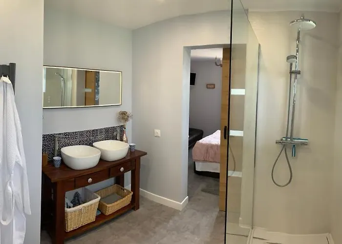 Couette-café Rue Veillon 3*